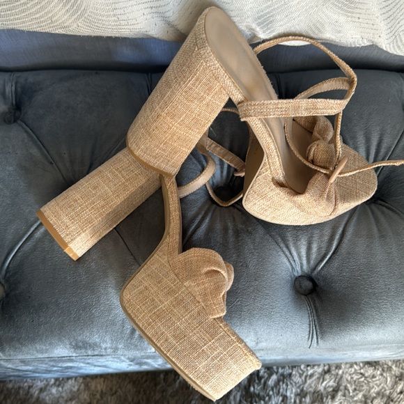 Brand new. Size 41. Cream tweed platform high heels sandals. - Picture 2 of 4